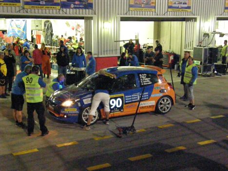 Et par stints uden uheld, samt nogle perfekte pitstop har hjulpet Sally Racing lidt frem på resultatlisten.